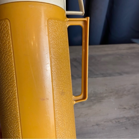 VINTAGE Mustard Yellow Thermos Vacuum Bottle Glass Lined Hot or Cold Drink Mug - Picture 8 of 10